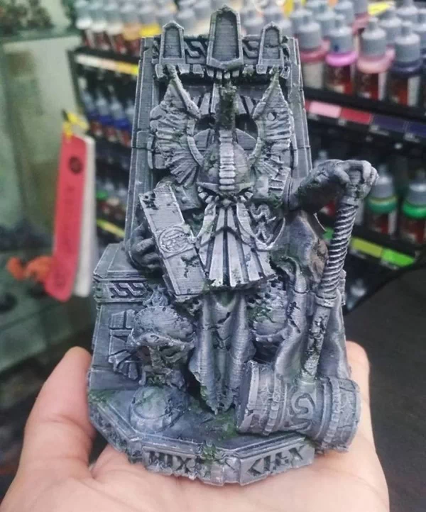 Dwarf King Statue