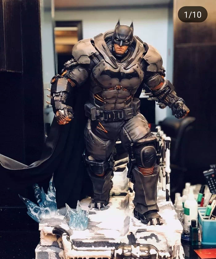 Batman Arkham Origins XE Suit Statue