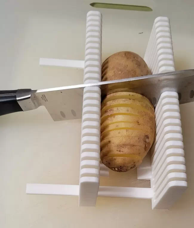Tool for cutting vegetables