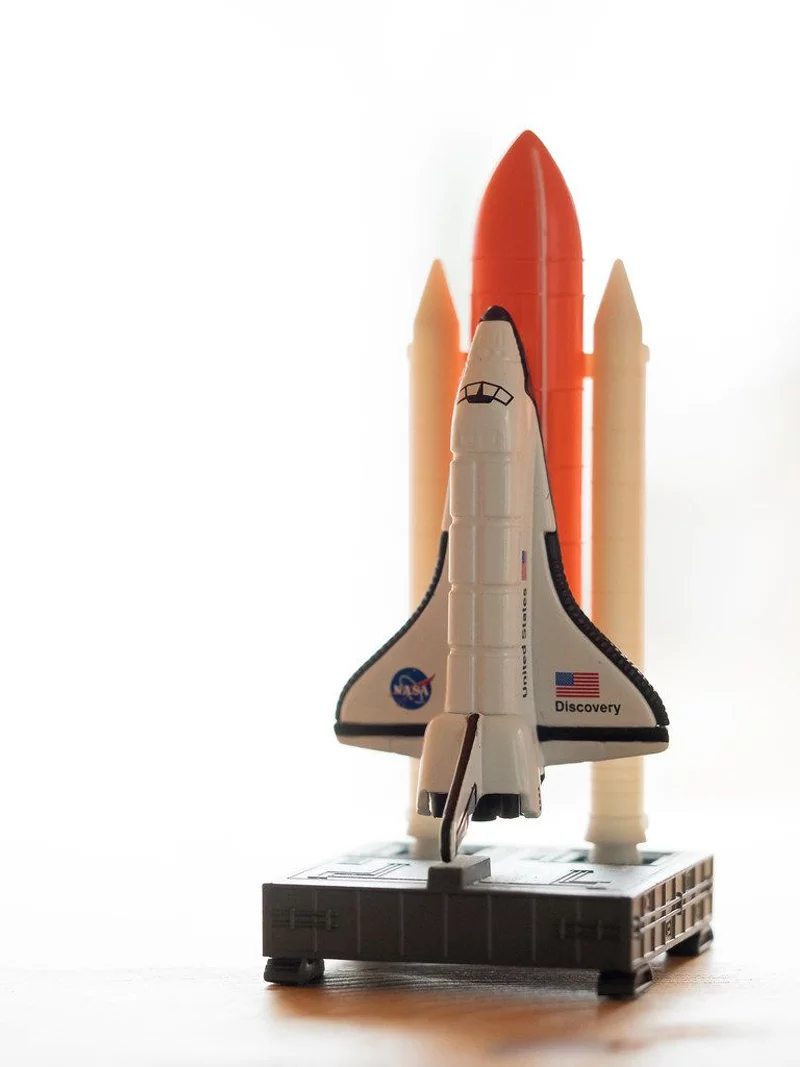 Space shuttle with platform