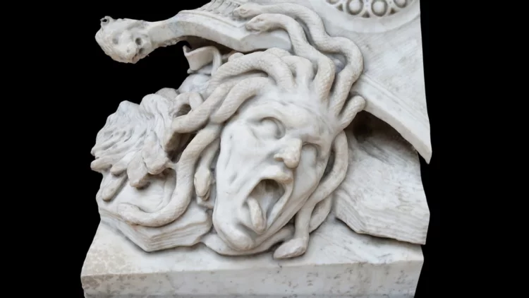 Medusa Gorgona head
