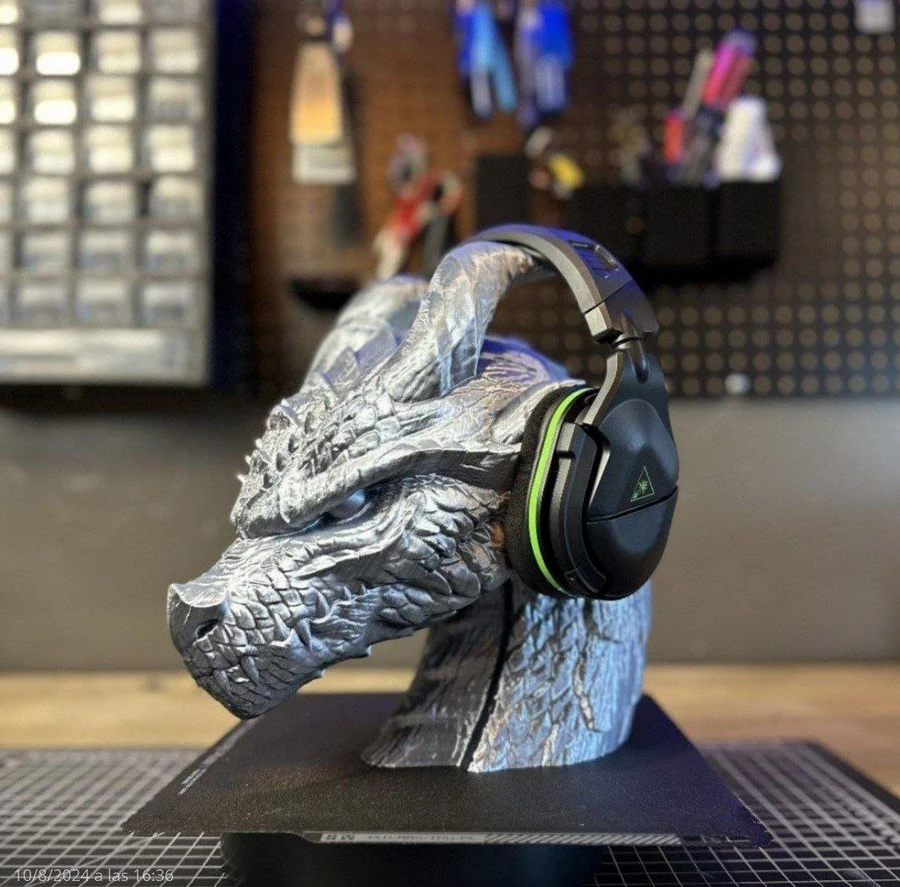 Dragon headphone holder