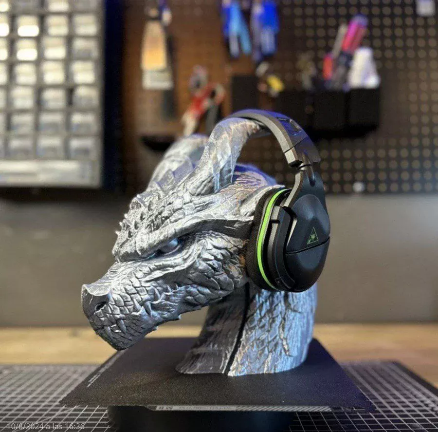 Dragon headphone holder