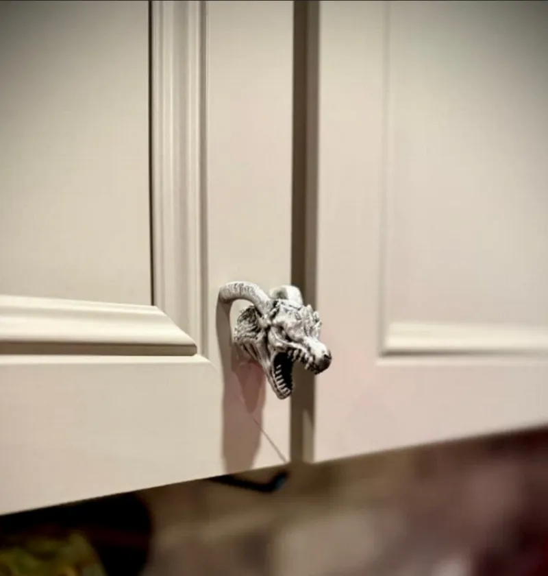 Dragon drawer pull
