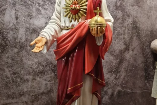Jesus statue 2.5 Mil